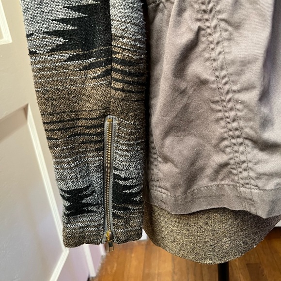 Forever 21 Aztec Print Gray Jacket size Small - Picture 4 of 6
